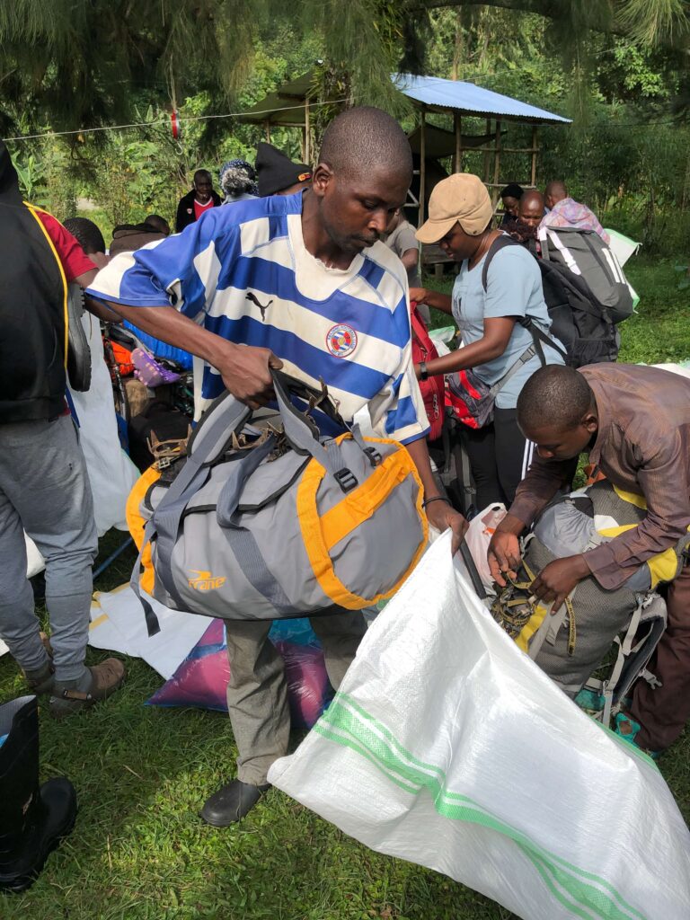 Potter wrapping baggage for weighing