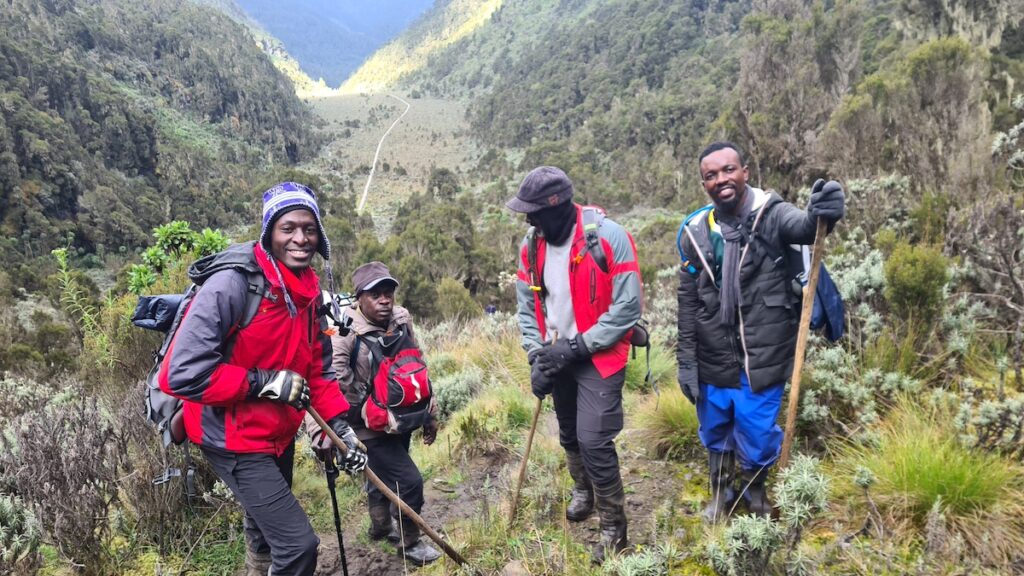 Descending Elena hut